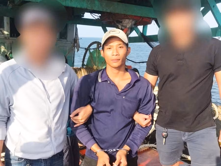 Đỗ Hoàng Tùng bị lực lượng trinh sát bắt giữ.
