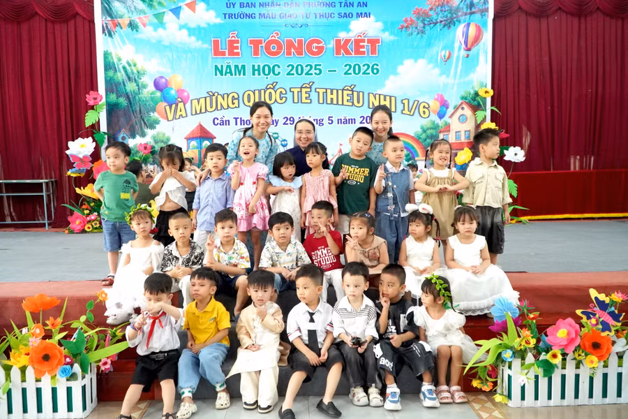 Rộn ràng lễ tổng kết, gieo những nụ cười tuổi thơ ở Cần Thơ.