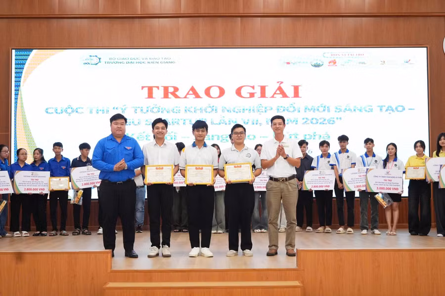 0-kgu-trao-giai-2464.jpg
