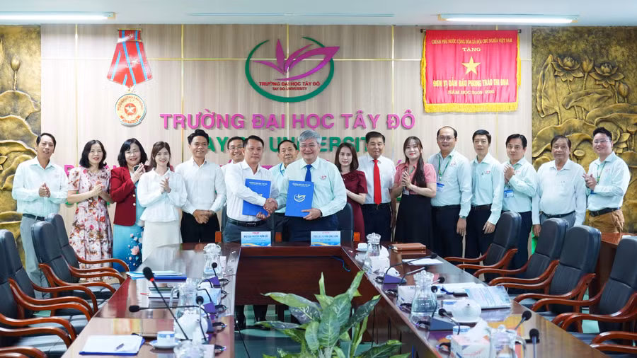 Lễ Ký kết Thỏa thuận hợp tác truyền thông.