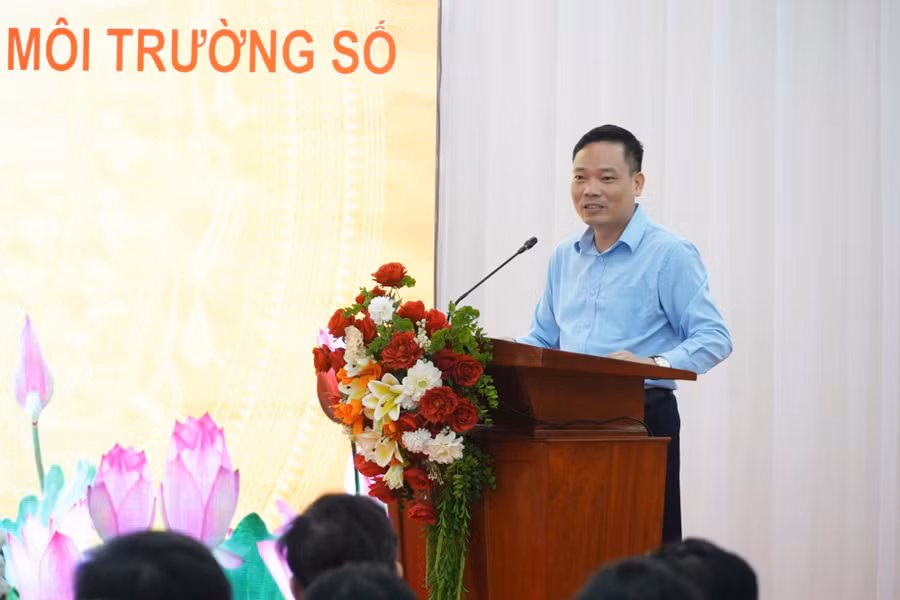 Ông Đặng Khắc Lợi, Phó Cục trưởng Cục Báo chí, phát biểu tại chương trình.