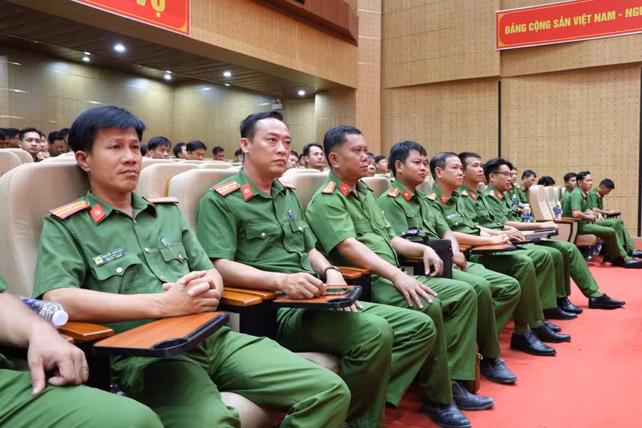 cong-an-cap-xa-3.jpg