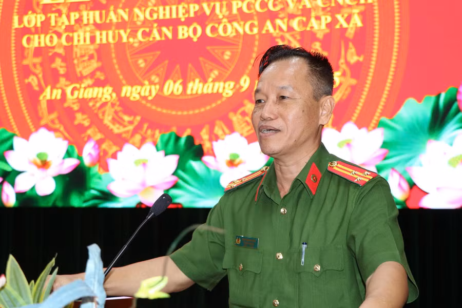 cong-an-cap-xa-2.jpg