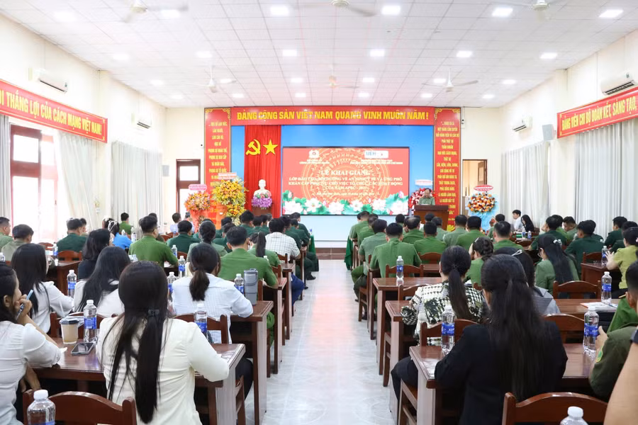 Quang cảnh buổi lễ khai giảng.