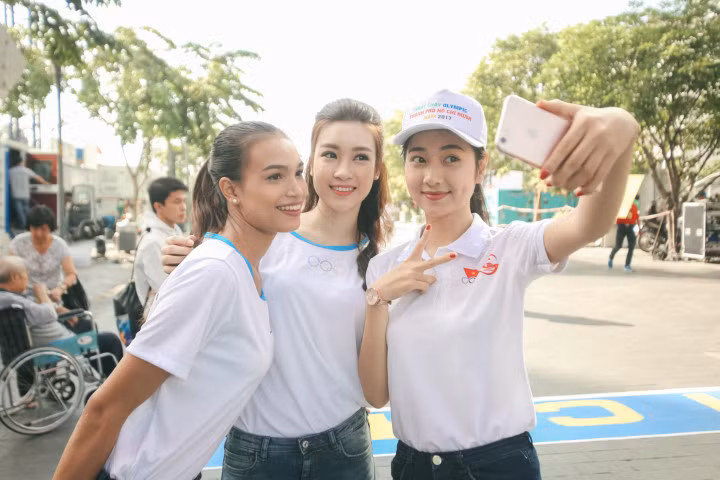 Đỗ Mỹ Linh rạng rỡ tham gia "Ngày chạy Olympic"