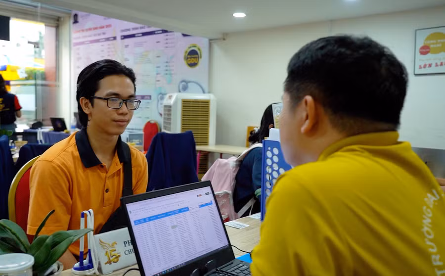 Chính phủ yêu cầu các bộ, ngành, địa phương chỉ đạo các cơ sở giáo dục và đào tạo thuộc phạm vi quản lý giữ ổn định mức thu học phí năm học 2022 - 2023 như năm học 2021 - 2022.