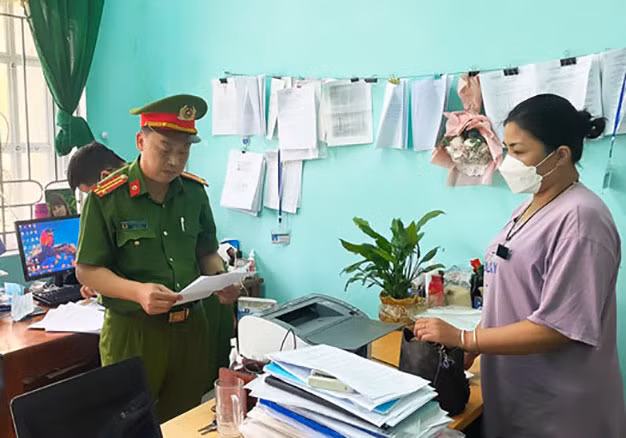 Cơ quan chức năng thi hành các quyết định tố tụng đối với Nông Thị Quỳnh Lan.