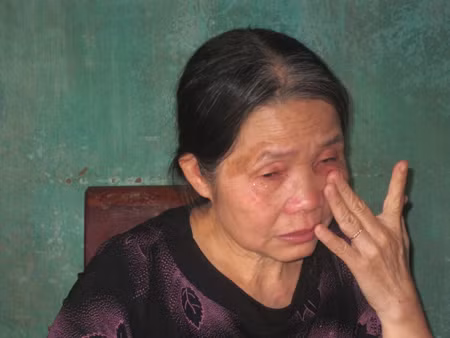 Giọt nước mắt của cô Lâm khi nhớ lại thời gian gieo chữ đầy gian nan.
