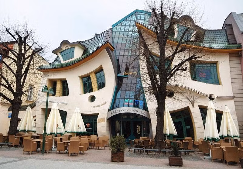 Tòa nhà nằm trong khu nghỉ mát bên bờ biển Sopot của Ba Lan. Ảnh: Idesignarch.
