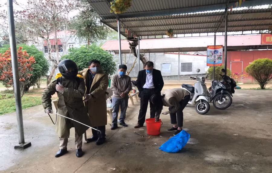 Công tác phun thuốc khử khuẩn được chú trọng tại các đơn vị Công tác phun thuốc khử khuẩn được chú trọng tại các đơn vị
