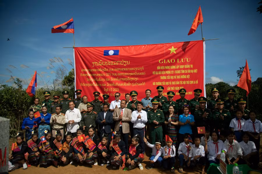 Chương trình thắt chặt hơn nữa tình đoàn kết hữu nghị Việt - Lào.