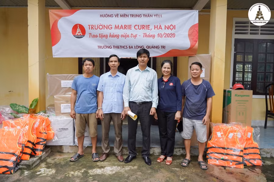 Trường Marie Curie hỗ trợ hơn 20 tấn hàng cho thầy - trò miền Trung ảnh 3