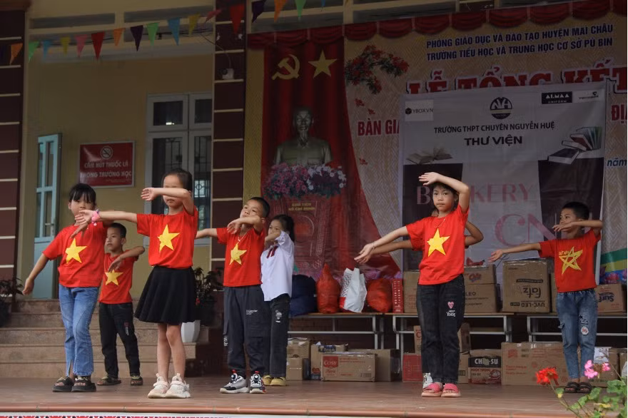 Ngoài ra, qua đây Ban Tổ chức cũng muốn lan tỏa giá trị nhân văn, nêu cao tinh thần “lá lành đùm lá rách”, góp phần thắp sáng ước mơ học tập còn dang dở của các em học sinh có hoàn cảnh khó khăn. Ngoài ra, qua đây Ban Tổ chức cũng muốn lan tỏa giá trị nhân văn, nêu cao tinh thần “lá lành đùm lá rách”, góp phần thắp sáng ước mơ học tập còn dang dở của các em học sinh có hoàn cảnh khó khăn.