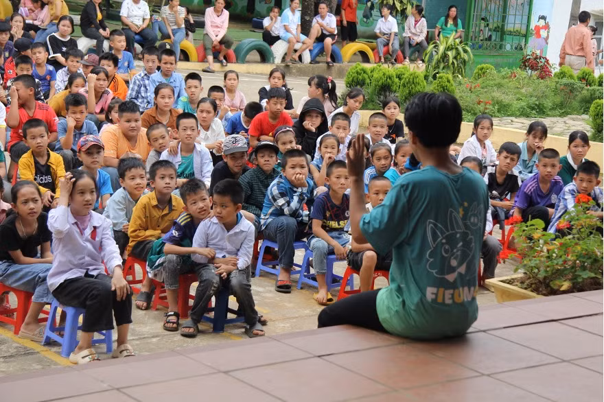 Ban Tổ chức mong rằng những món quà được trao gửi ngày hôm nay sẽ là nguồn động lực để các em học sinh có thêm nỗ lực học tập, không ngừng trau dồi tri thức và theo đuổi ước mơ của mình. Ban Tổ chức mong rằng những món quà được trao gửi ngày hôm nay sẽ là nguồn động lực để các em học sinh có thêm nỗ lực học tập, không ngừng trau dồi tri thức và theo đuổi ước mơ của mình.