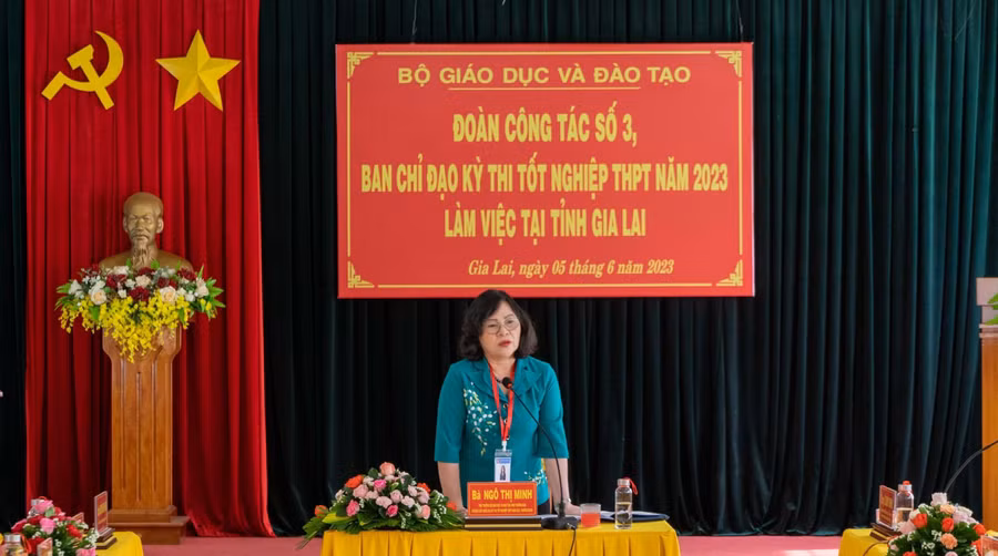 Thứ trưởng Ngô Thị Minh ghi nhận, đánh giá cao công tác chuẩn bị tổ chức kỳ thi của tỉnh Gia Lai. Thứ trưởng Ngô Thị Minh ghi nhận, đánh giá cao công tác chuẩn bị tổ chức kỳ thi của tỉnh Gia Lai.