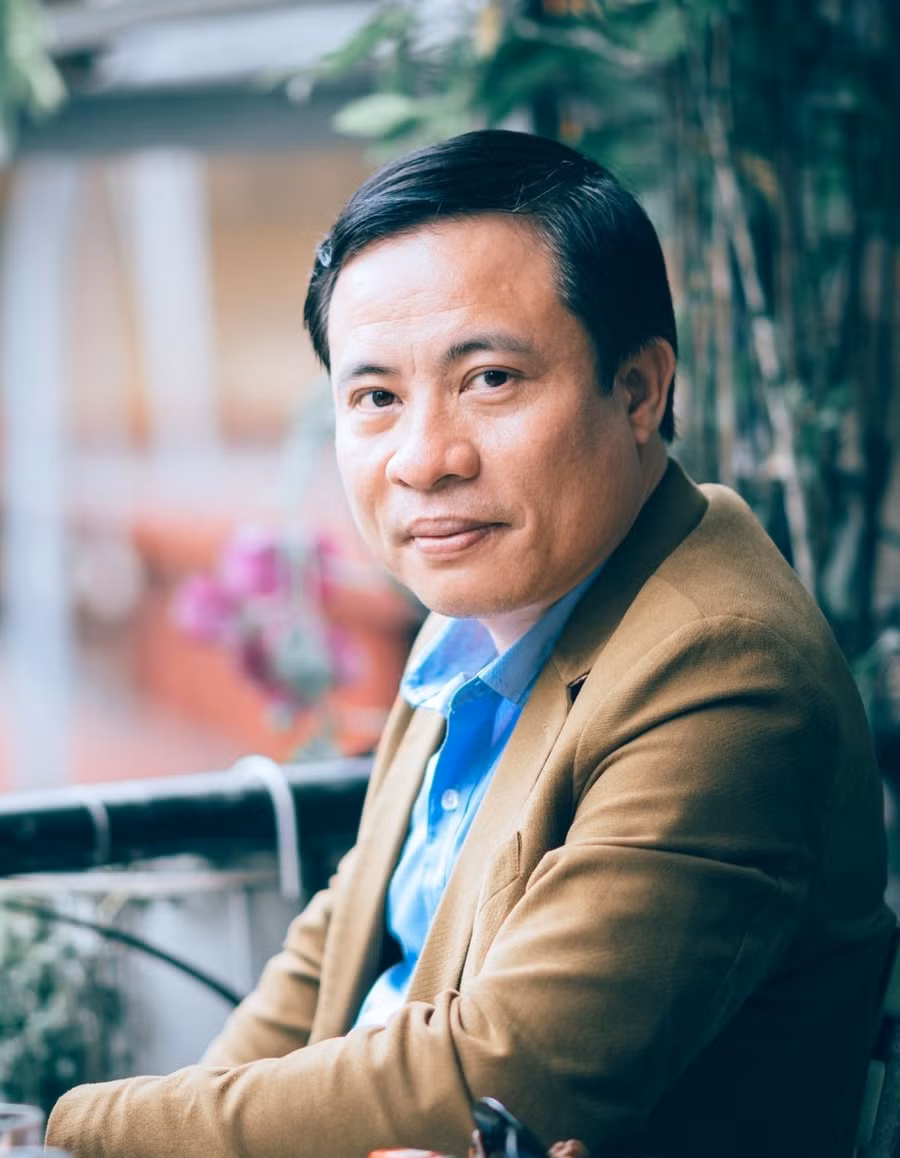 Nhạc sĩ Phạm Chỉnh luôn dành tình cảm cho thầy cô và mái trường qua các sáng tác