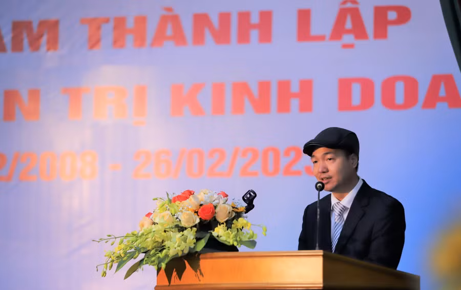 TS Nguyễn Hùng Cường – Trưởng Khoa Quản trị kinh doanh chia sẻ về chặng đường phát triển của Khoa. TS Nguyễn Hùng Cường – Trưởng Khoa Quản trị kinh doanh chia sẻ về chặng đường phát triển của Khoa.