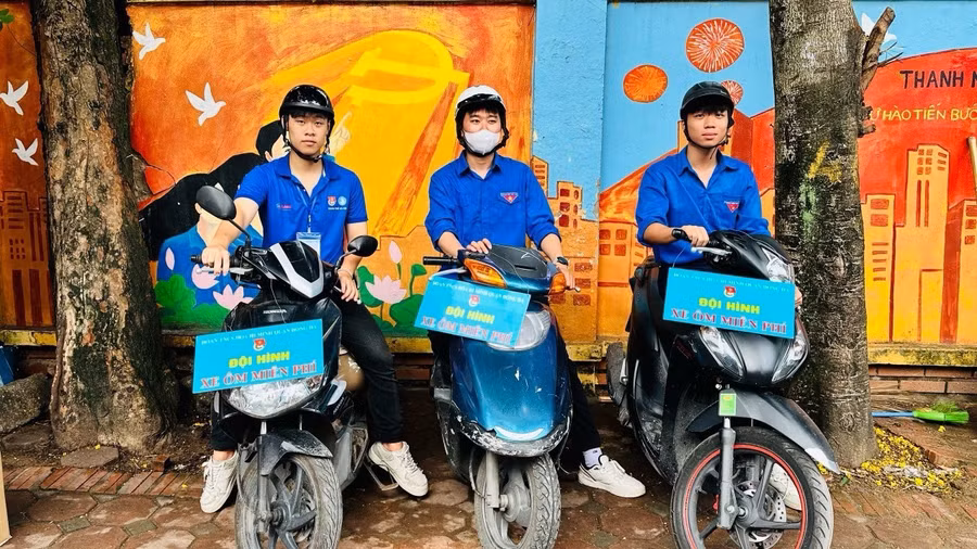 Ngoài ra, mỗi điểm thi sẽ có lực lượng tình nguyện viên hỗ trợ điều tiết giao thông, phát quạt và hỗ trợ thí sinh và người nhà thí sinh trong suốt thời gian diễn ra cuộc thi. Ngoài ra, mỗi điểm thi sẽ có lực lượng tình nguyện viên hỗ trợ điều tiết giao thông, phát quạt và hỗ trợ thí sinh và người nhà thí sinh trong suốt thời gian diễn ra cuộc thi.