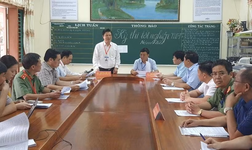 Thứ trưởng Nguyễn Hữu Độ làm việc với Ban chỉ đạo thi tỉnh Thái Nguyên.