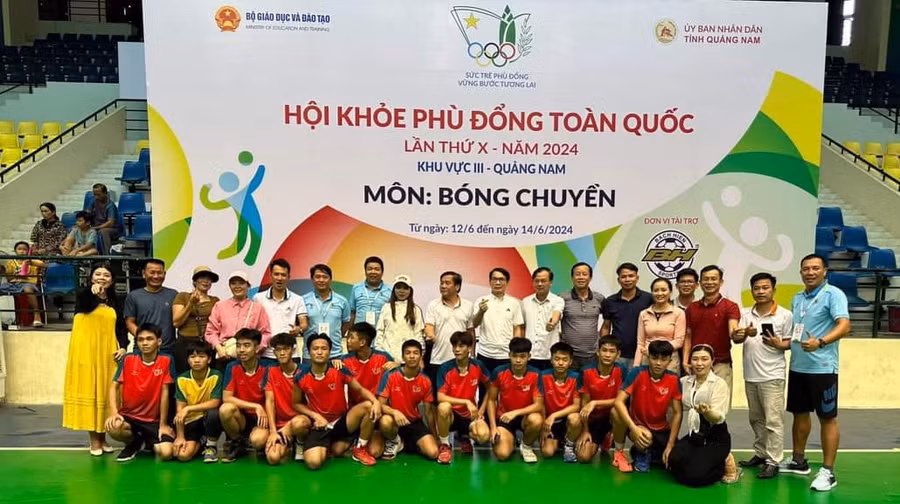 Đoàn VĐV Quảng Trị tham gia môn bóng chuyền.