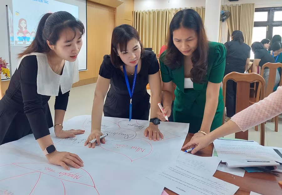 Học viên miệt mài, nghiêm túc khi tập huấn, bồi dưỡng.