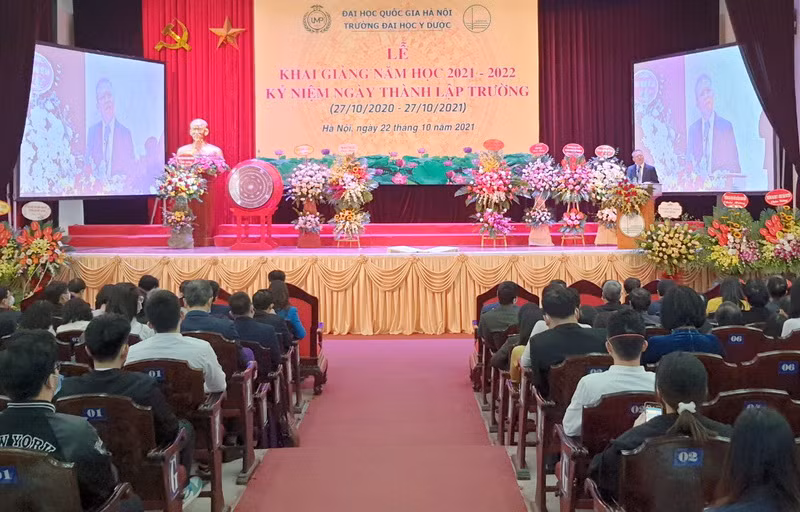 Toàn cảnh buổi lễ khai giảng năm học mới của Trường ĐH Y dược (ĐH Quốc gia Hà Nội)