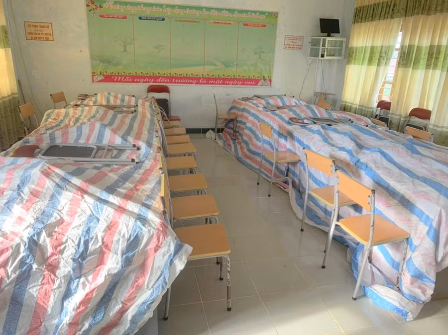 Bà Nguyễn Thị Phước Hòa – Trưởng Phòng GD&ĐT huyện Triệu Phong cho biết, sau khi nắm thông tin về diễn biến của bão, đồng thời có văn bản chỉ đạo của UBND huyện Triệu Phong, Sở GD&ĐT Quảng Trị, Phòng GD&ĐT huyện Triệu Phong đã có công văn hướng dẫn các trường thực hiện ngay các công việc phòng, chống bão. Bà Nguyễn Thị Phước Hòa – Trưởng Phòng GD&ĐT huyện Triệu Phong cho biết, sau khi nắm thông tin về diễn biến của bão, đồng thời có văn bản chỉ đạo của UBND huyện Triệu Phong, Sở GD&ĐT Quảng Trị, Phòng GD&ĐT huyện Triệu Phong đã có công văn hướng dẫn các trường thực hiện ngay các công việc phòng, chống bão.