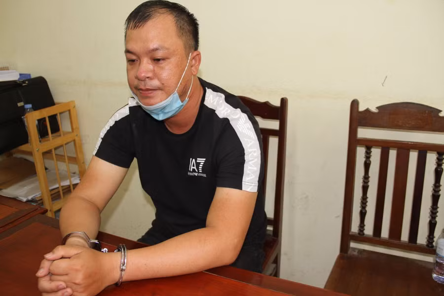 Đối tượng Vũ Văn Khải tại cơ quan điều tra. Ảnh: Công an Hưng Yên.