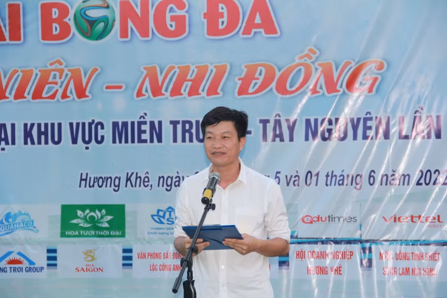 Ông Nguyễn Khánh Dũng – Phó Trưởng phòng GD&amp;ĐT Hương Khê, Phó Ban tổ chức giải đấu.
