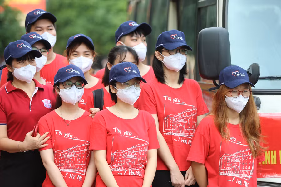 50 sinh viên và cán bộ Đại học Y Hà Nội lên đường chi viện cho tỉnh Bắc Ninh ảnh 5