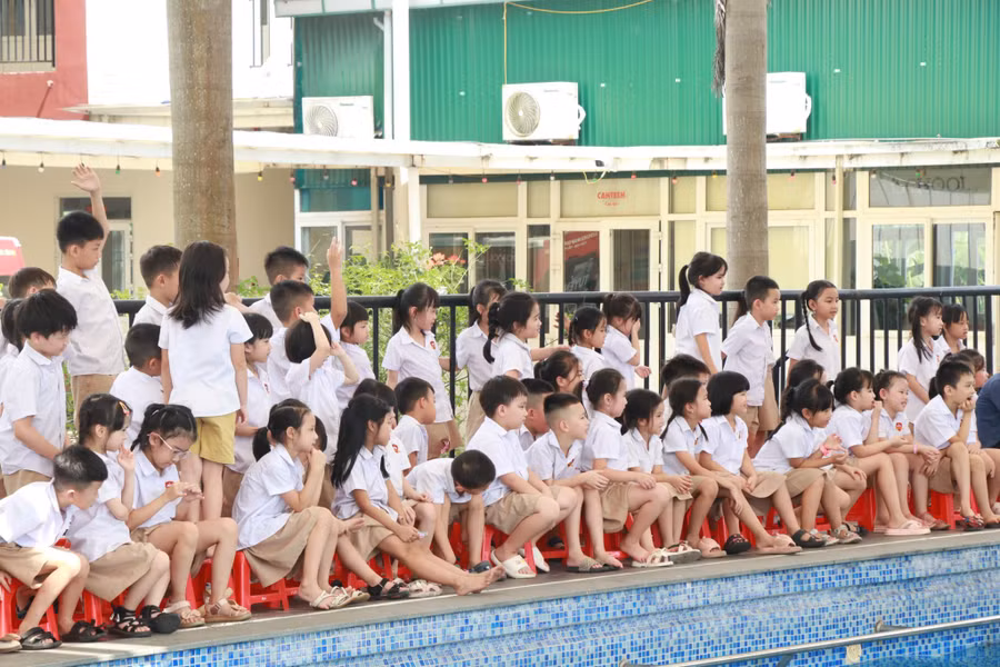 Những kiến thức trong chuyên đề sẽ là hành trang giúp các em có một mùa hè lý thú và an toàn. Những kiến thức trong chuyên đề sẽ là hành trang giúp các em có một mùa hè lý thú và an toàn.