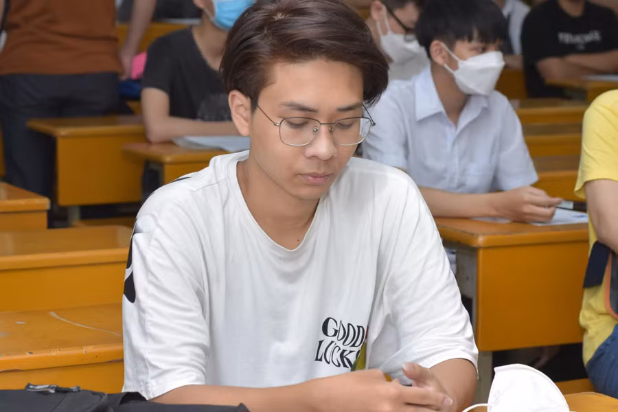 Với các thí sinh chưa nộp lệ phí xét tuyển, Bộ GD&ĐT sẽ có phương án để tạo điều kiện cho thí sinh tiếp tục hoàn thành trách nhiệm về lệ phí tuyển sinh theo quy định, không để thí sinh mất cơ hội xét tuyển. Với các thí sinh chưa nộp lệ phí xét tuyển, Bộ GD&ĐT sẽ có phương án để tạo điều kiện cho thí sinh tiếp tục hoàn thành trách nhiệm về lệ phí tuyển sinh theo quy định, không để thí sinh mất cơ hội xét tuyển.