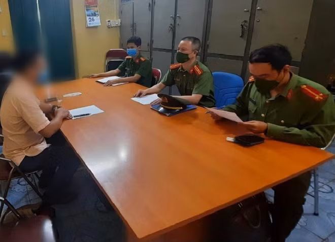 Ông Đ. làm việc với cơ quan chức năng.