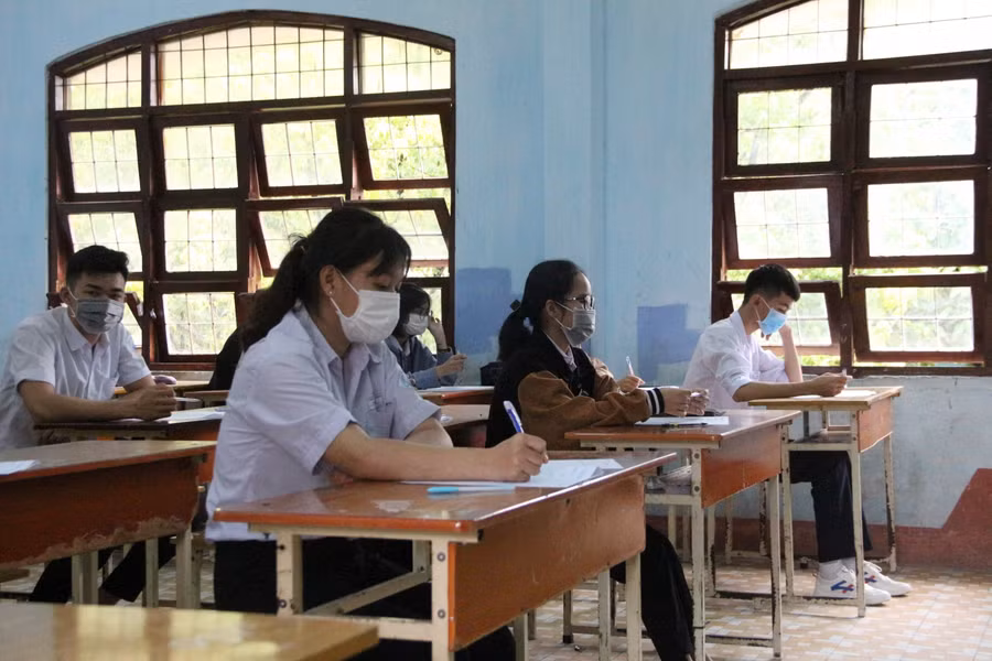 Học sinh lớp 12 tại Kon Tum tham gia kỳ thi thử tốt nghiệp THPT.