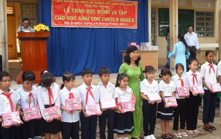 Sóc Trăng: Hơn 600 suất học bổng cho HS nghèo