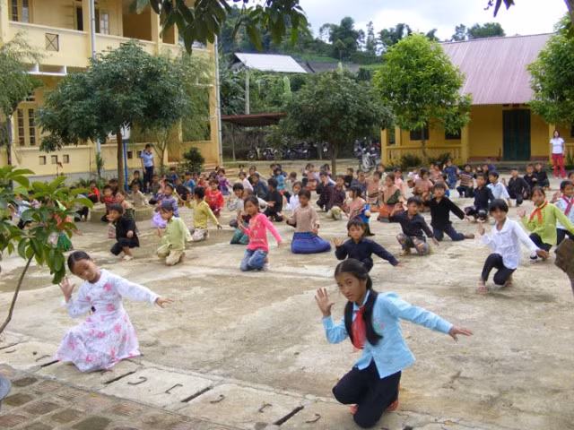 Giờ ngoại khóa của các em học sinh bán trú Nậm đét