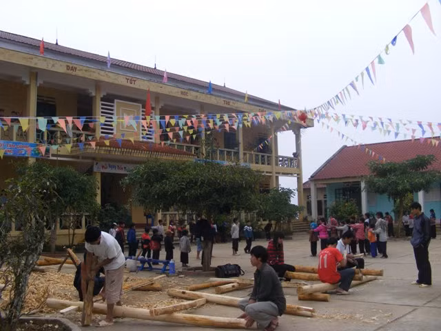 Cảm phục tâm huyết giáo viên trẻ cắm bản vùng cao