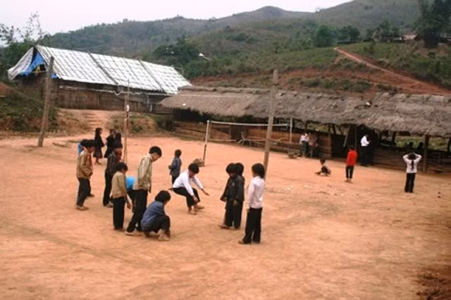 Giờ ra chơi của học sinh ở Yang Mao