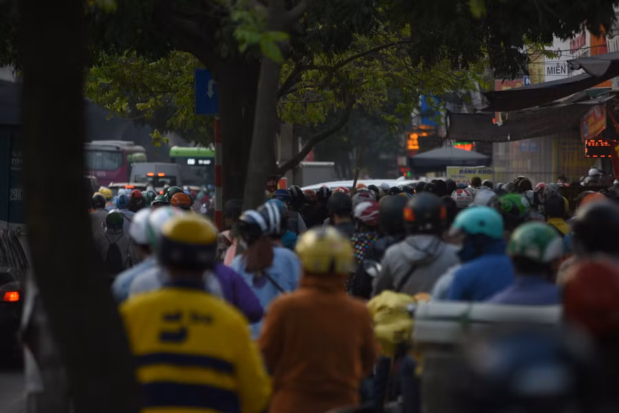 Đường phố Hà Nội ùn tắc kéo dài trước ngày nghỉ lễ giỗ Tổ Hùng Vương ảnh 7