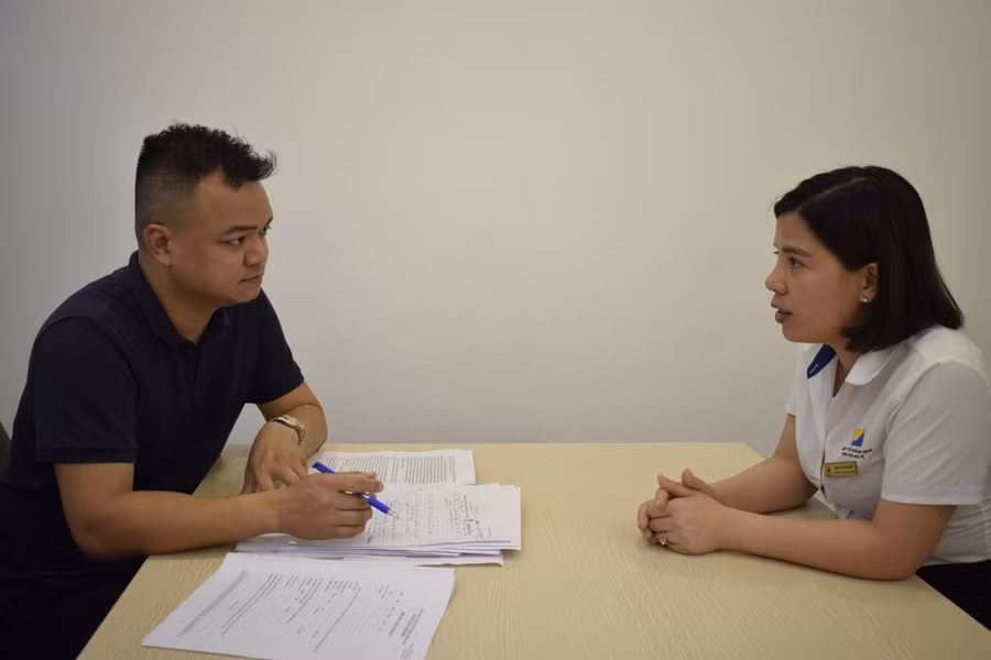 Cơ quan chức năng lấy lời khai của đối tượng liên quan trong vụ án.