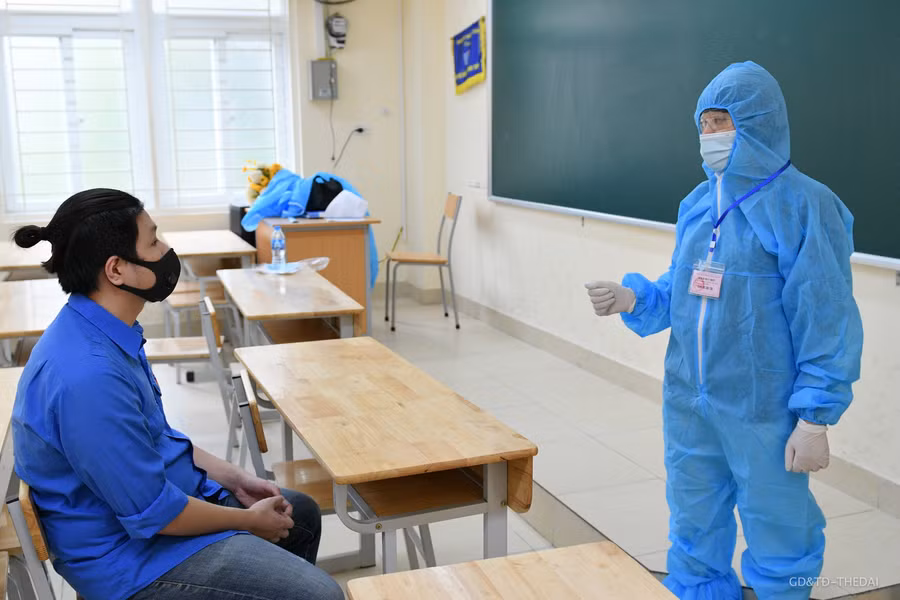 Tại phòng thi riêng thí sinh sẽ làm bài thi bình thường.