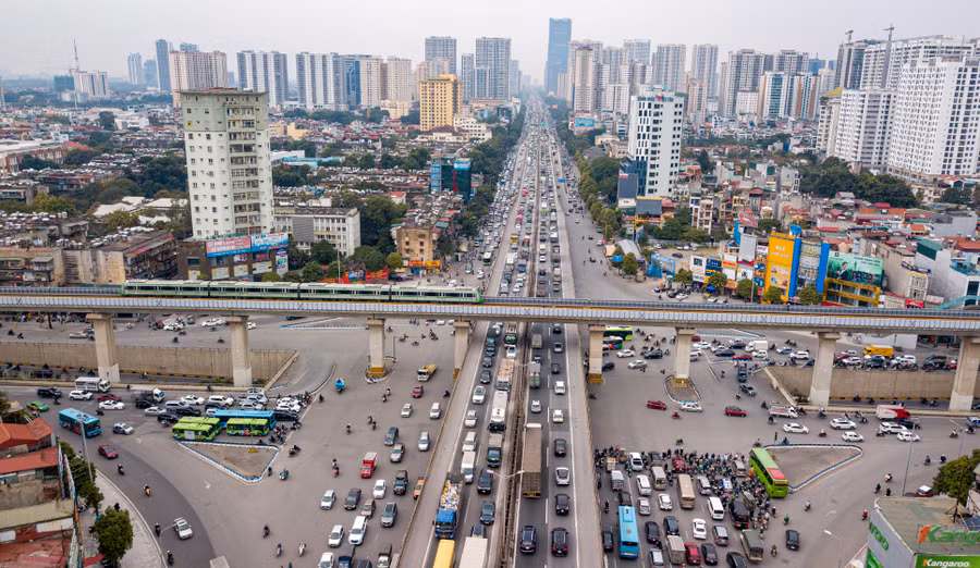 Theo Đội CSGT số 14, Phòng CSGT (Công an TP Hà Nội), ngay từ trước dịp nghỉ Tết Dương lịch, đội đã lập nhiều phương án phân luồng giao thông, cùng với đó 100% quân số sẽ luôn túc trực trong dịp lễ để bảo đảm cho giao thông.
