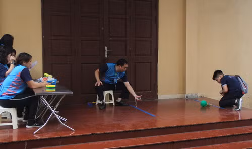 Đua xe tự chế.