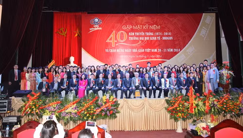 Trường Đại học Kinh tế - ĐHQG Hà Nội kỷ niệm 40 năm truyền thống