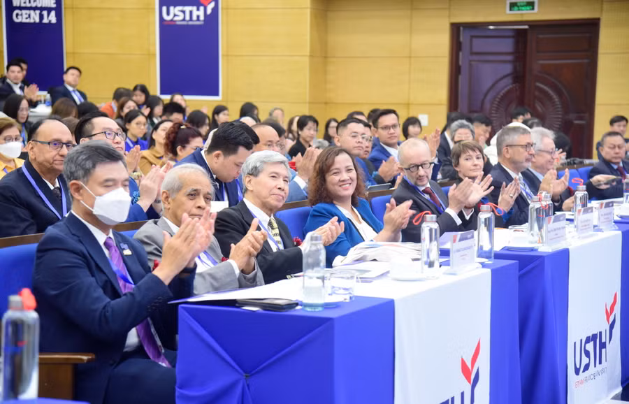 Các chuyên gia, nhà khoa học trong nước và quốc tế tham dự hội thảo. Các chuyên gia, nhà khoa học trong nước và quốc tế tham dự hội thảo.