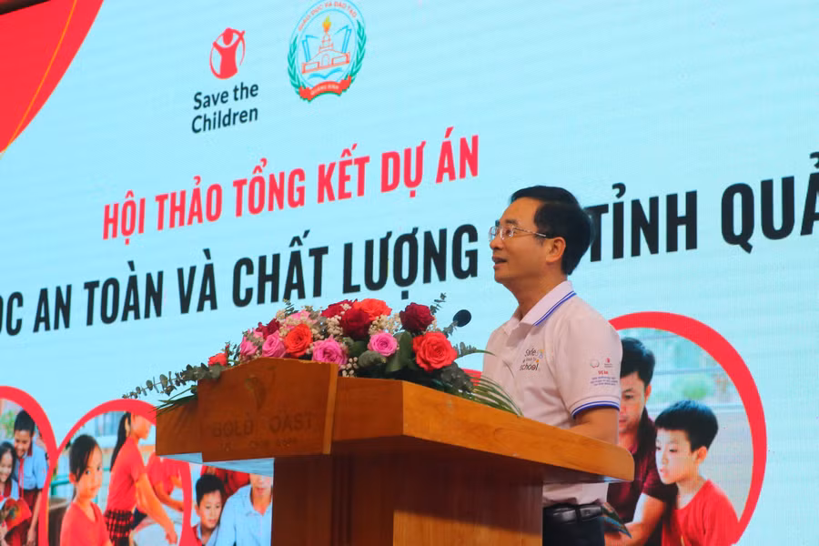Ông Đặng Ngọc Tuấn, Giám đốc Sở GD&amp;ĐT tỉnh Quảng Bình phát biểu tại hội thảo.
