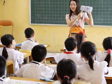 Khuyến khích địa phương có chính sách đặc thù hỗ trợ nhà giáo