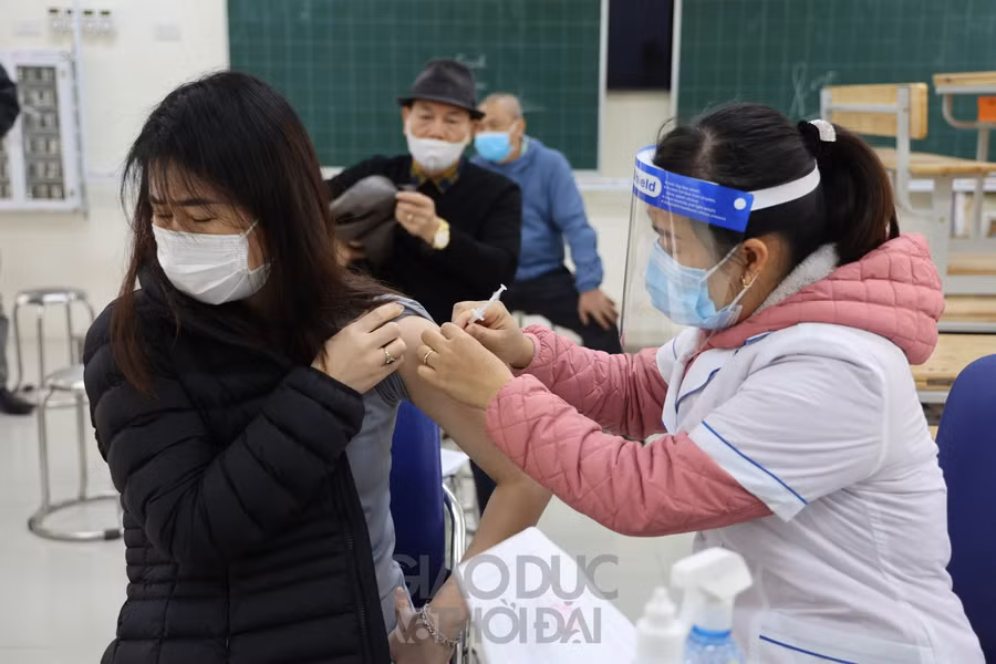 Hà Nội: Triển khai tiêm vắc xin Covid-19 mũi 3 cho người dân ảnh 8