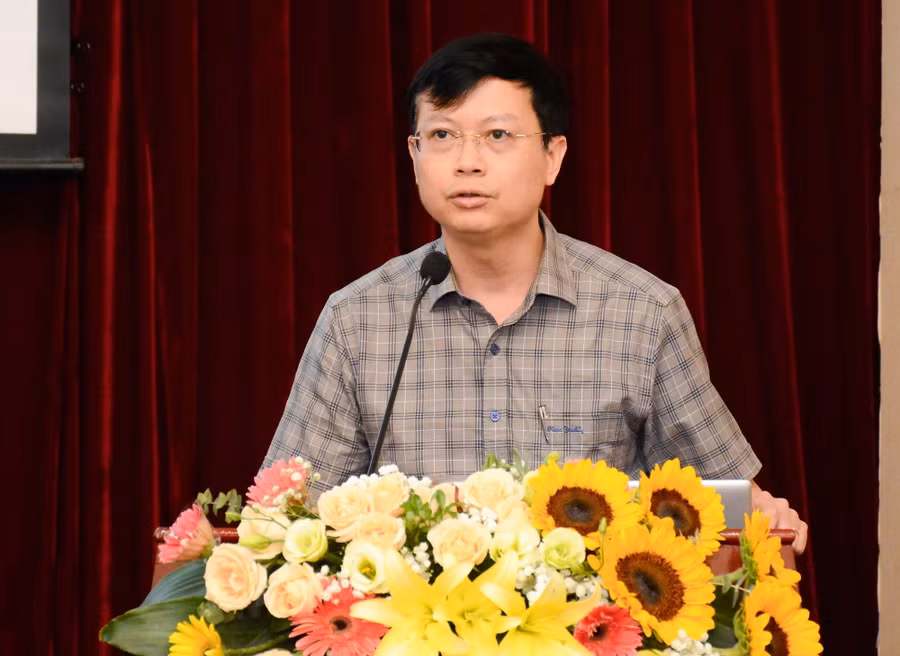 PGS.TS Nguyễn Văn Hiền - Chủ tịch Hội đồng Trường ĐH Sư phạm Hà Nội tham luận tại tọa đàm. PGS.TS Nguyễn Văn Hiền - Chủ tịch Hội đồng Trường ĐH Sư phạm Hà Nội tham luận tại tọa đàm.