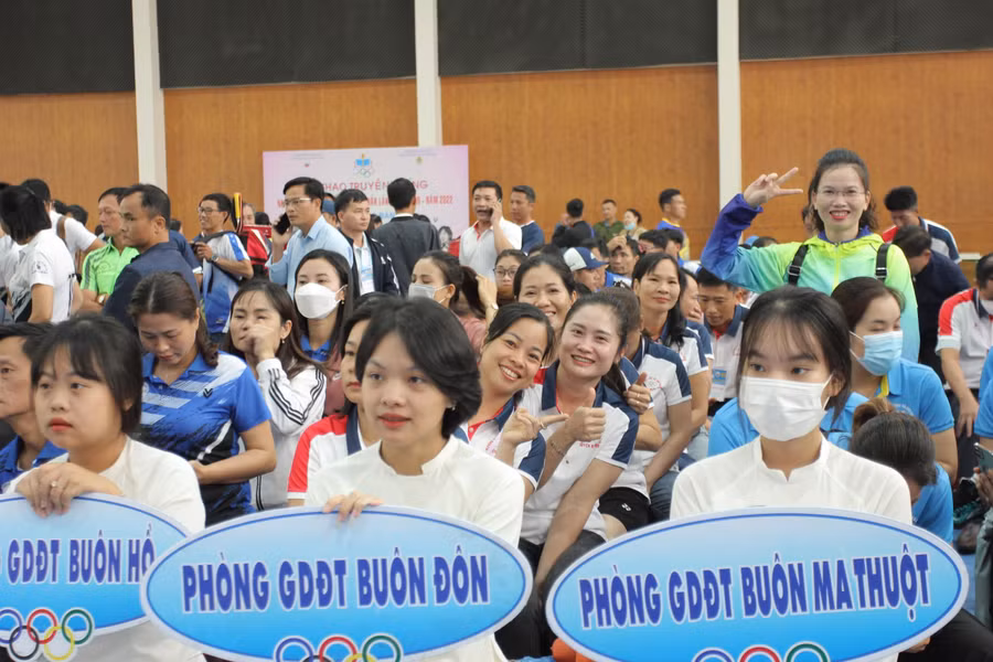 Các vận động viên dự khai mạc hội thao.